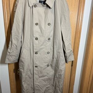 Timeless London Fog trench coat size 44 short